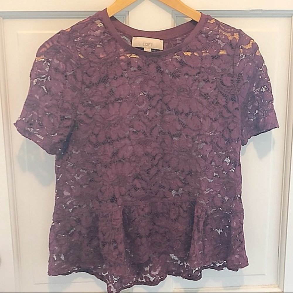 🍂Loft med peplum burgandy blouse